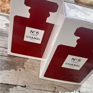 CHANEL N°5 L'EAU Red and White Gift Set Packaging